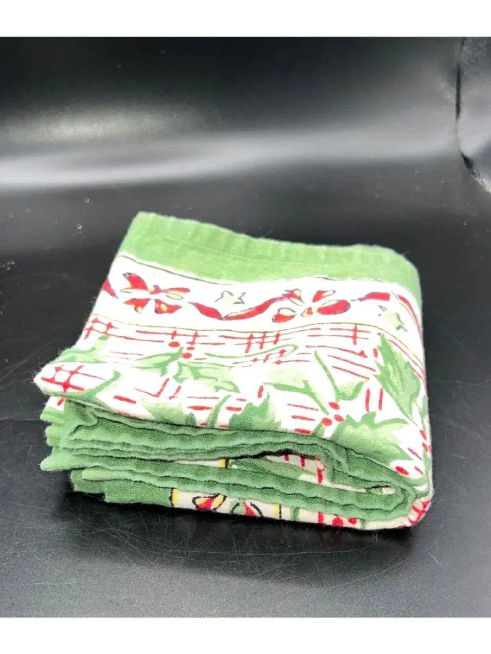 Pomegranate Inc. Cotton Holiday Napkins Green & Red Holly Print - Set of 2 Festi